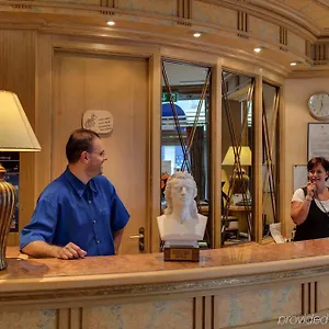 4* Hotel Awa
